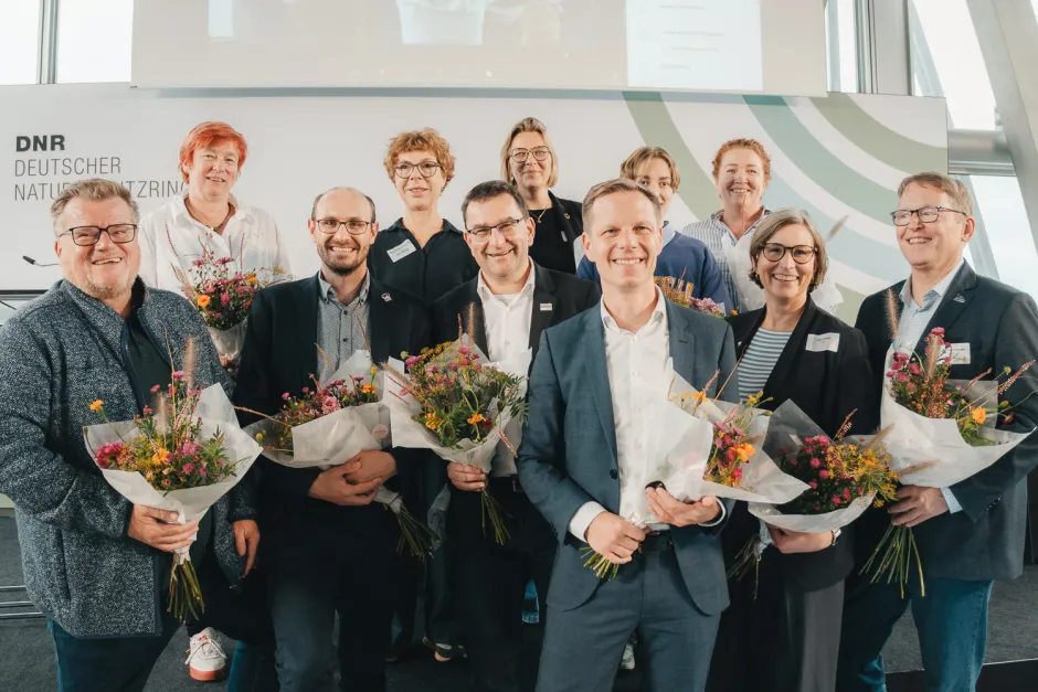 Das neu gewählte DNR-Präsidium: v.l.n.r.: Thomas Schröder, Melanie Grimm, Jan Peters, Martina Schaub, Adrian Johst, Silvie Kreibiehl, Kai Niebert, Felicia Graubner, Carolin Schenuit, Heike Vesper, Jörg-Andreas Krüger